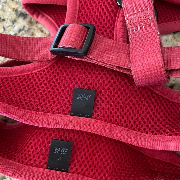 Two Sassy Woof harnesses Merlot size small - Picture 5 of 5